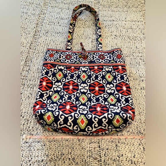 Vera Bradley Tote Bag in Blue Red Geometric Print EUC - Picture 4 of 8